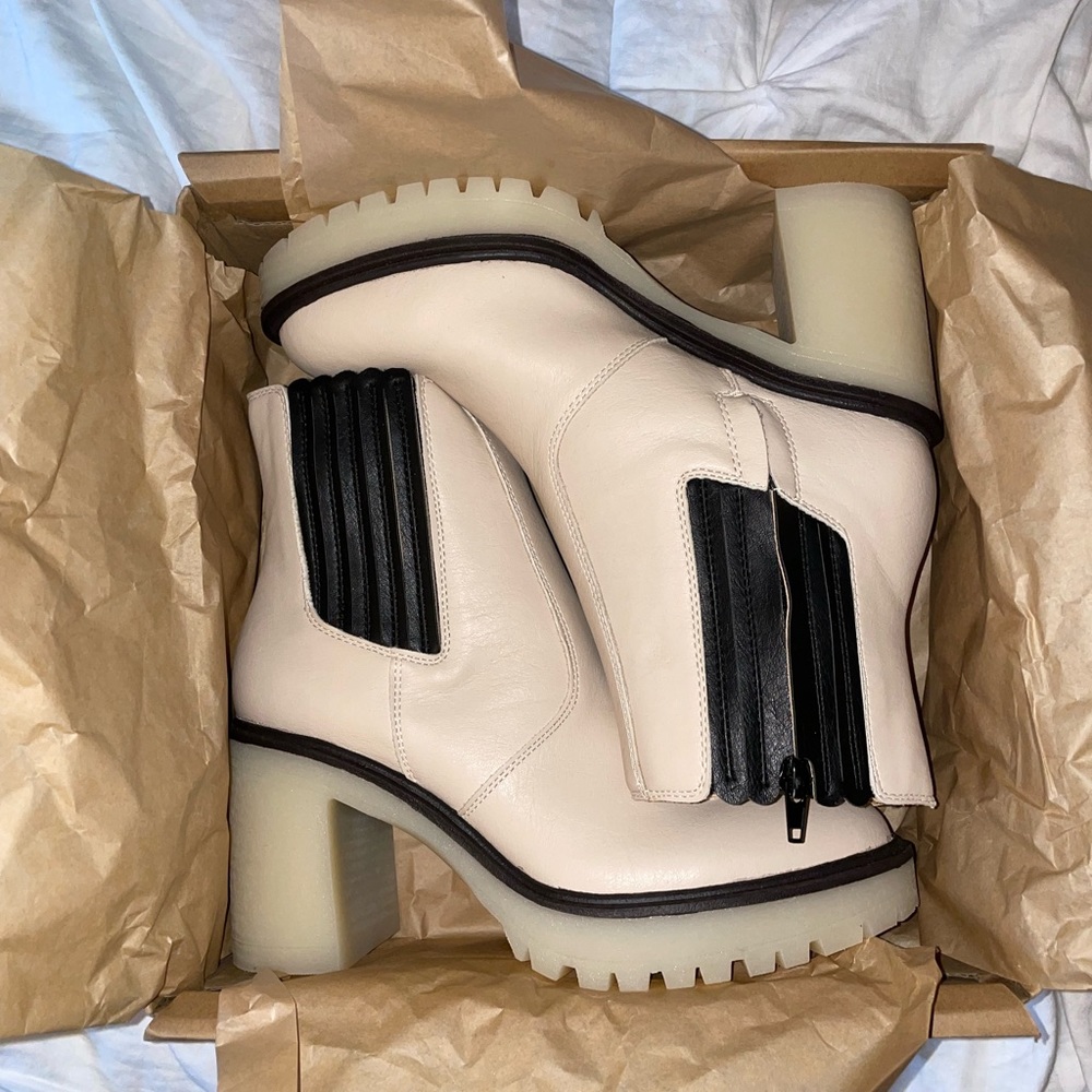 Anastasia Chelsea boot